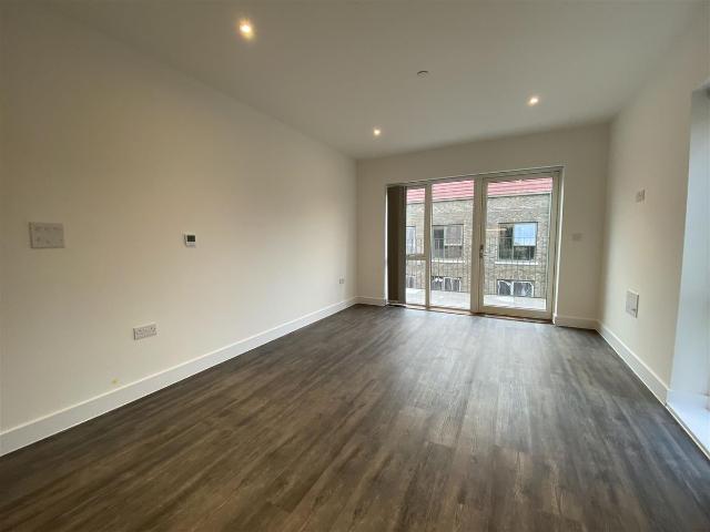 Marleigh, Cambridge CB5, 2 bed flat to rent, £1,950 pcm | PrimeLocation