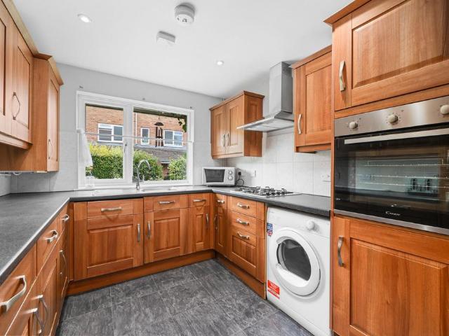 Marley Walk, Willesden Green, NW2 3 bed end of terrace house to rent £2,750 pcm £635 pw