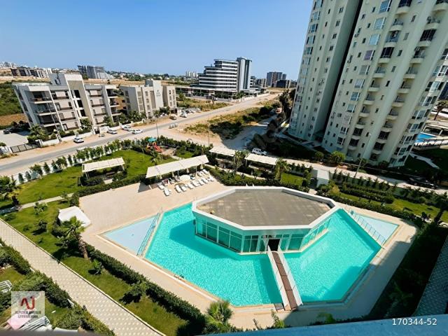 Marlin Port Altıntaş'da Resort Konseptli Lüks 1+1 Satılık Daire