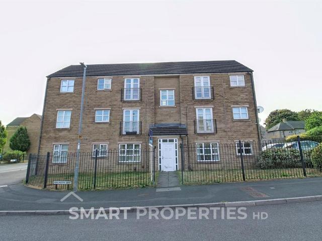 Marlington Drive, Huddersfield HD2 2 bed apartment to rent £695 pcm £160 pw