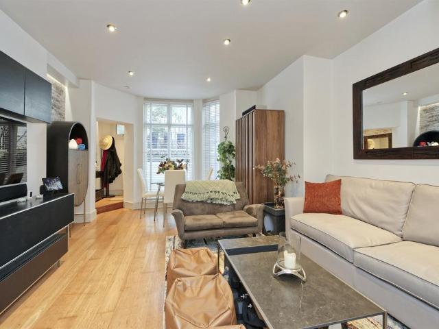 Marloes Road, London, W8 1 bed flat to rent £3,402 pcm £785 pw