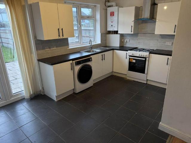 Marlow Gardens, Hayes, Middlesex 4 bed house to rent £2,700 pcm £623 pw