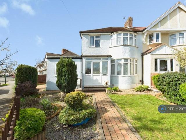Marlow Drive, Sutton, SM3 4 bed semi detached house to rent £2,495 pcm £576 pw