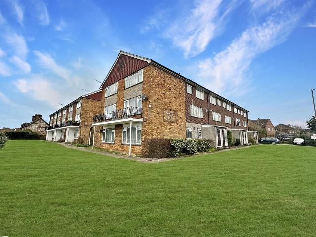 Marlow Road, High Wycombe HP11, 2 bed flat to rent, £1,495 pcm | PrimeLocation