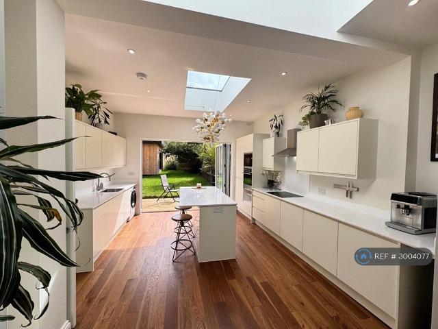 Marlow Road, London, SE20 4 bed flat to rent £3,450 pcm £796 pw