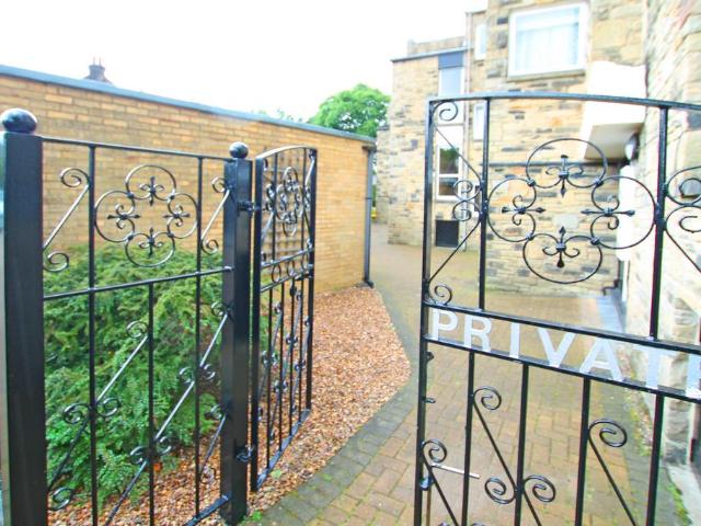 Marlowe Court, Renton Drive. 1 bed flat to rent £850 pcm £196 pw