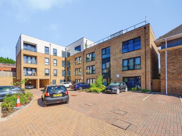 Marlowes, Hemel Hempstead, HP1 1 bed apartment to rent £1,250 pcm £288 pw