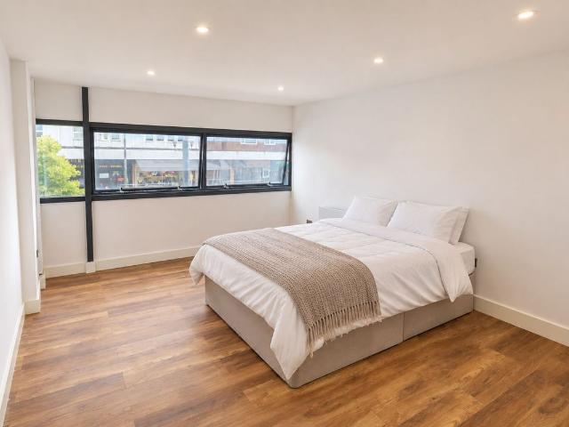 Marlowes, Hemel Hempstead HP1, 1 bed flat to rent, £1,300 pcm | PrimeLocation