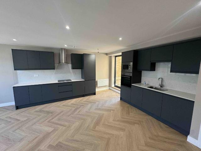 Marlowes, Hemel Hempstead HP1, 3 bed flat to rent, £2,100 pcm | PrimeLocation