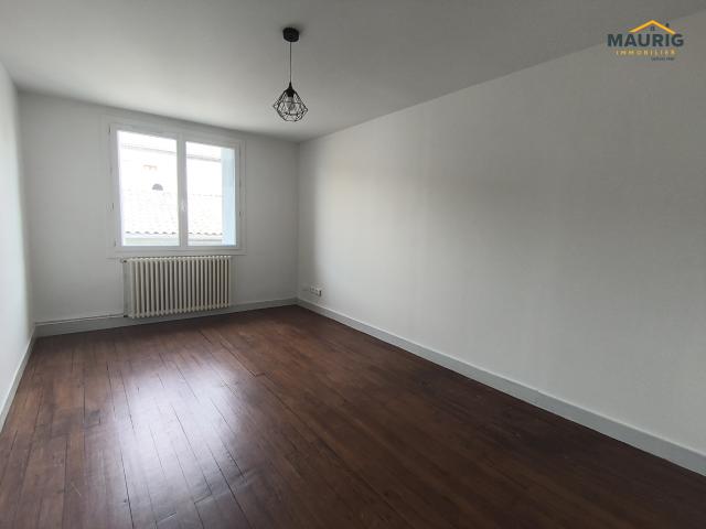 Marmande: grand appartement avec terrasse en location