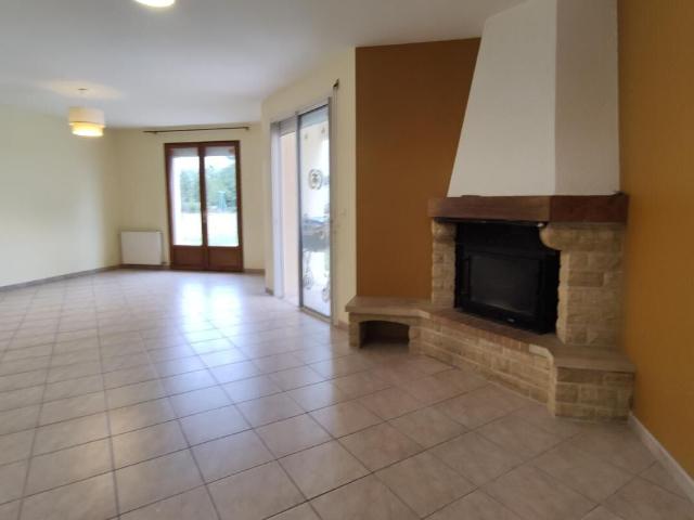 Marmande Maison avec 3 chambres, 1 bureau et 3 garages