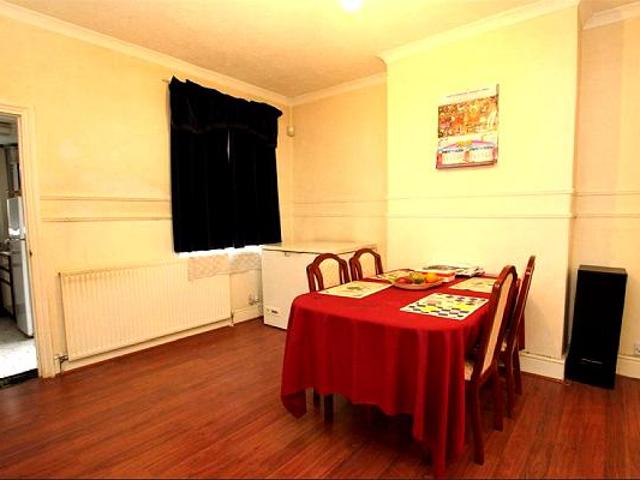 Marmadon Road, London SE18 2 bed terraced house to rent £2,000 pcm £462 pw