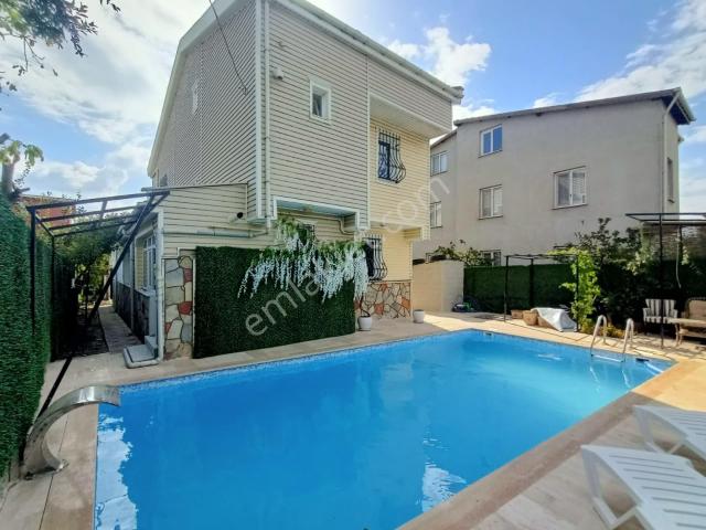 Marmara Ereğlisi Yeniçiftlik Havuzlu Müstakil 5+1 Yazlık Villa