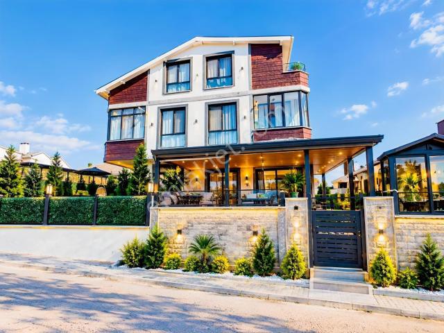 Marmara Ereğlisi Yeniçiftlikte Satılık Müstakil Villa!