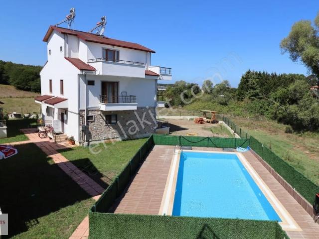 Marmara Gets kandıra Kerpe'de Satılık 4+1 Havuzlu Site İçi Villa