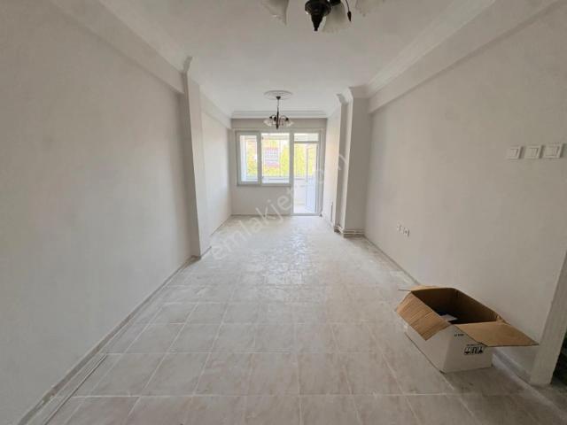 Marmara'dan Ayşekadın'da 2+1 Tadilatlı Kiralık Daire