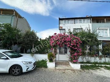 Marmaraerğlisi Çeşmelide 5+1 Satılık Vila Ve Arsası 308m2