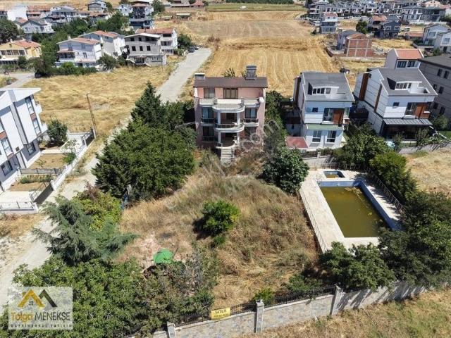 Marmaraereğlisi 1.243 M² Arsa İçerisinde Havuzlu 7+1 Tripleks
