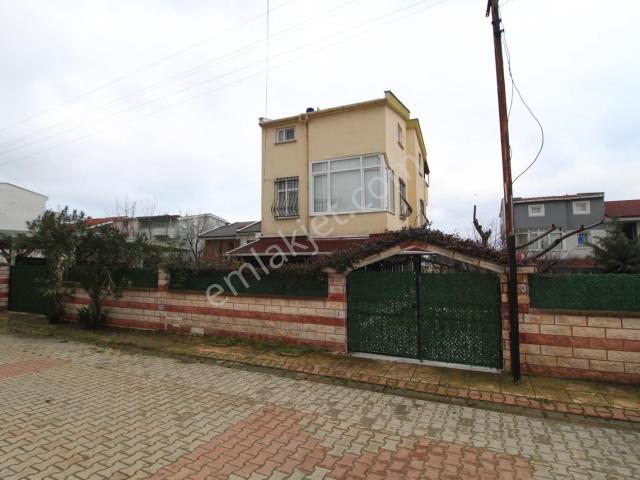 Marmaraereğlisi Kamaradere'de Satılık 3 Katlı Müstakil Villa