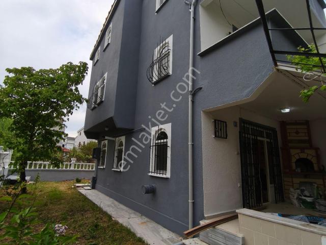 Marmaraereğlisi Yeniçiftlik'te Geniş Bahçeli 4+2 Kiralık Villa