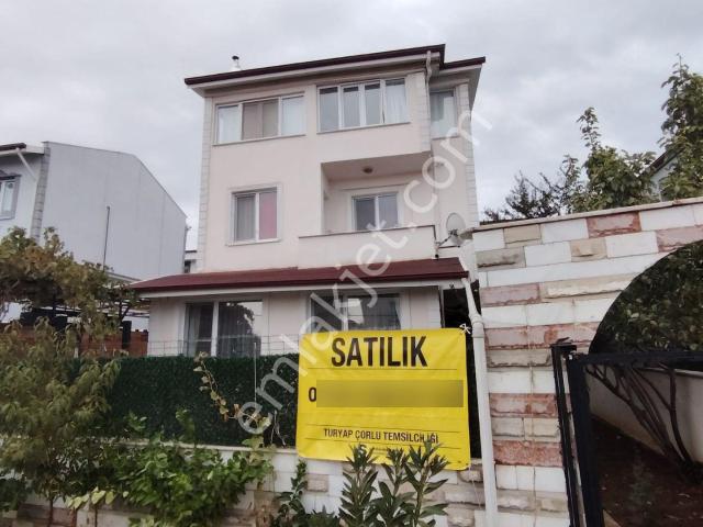 Marmaraereğlisi/dereağzı'nda 5+1 Satılık Villa bodrumlu