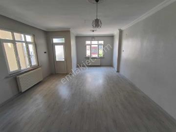 Marmaraya Yürüme Mesafesinde Kiralık Geniş 2+1 Ara Kat Balkonlu