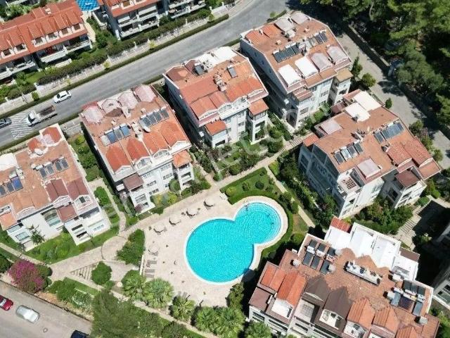Marmaris Armutalan'da Havuzlu Sitede Çok Bakımlı 3+1 Daire