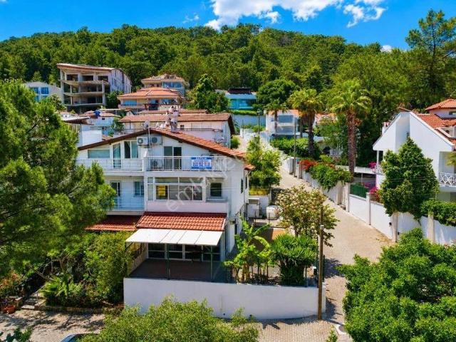 Marmaris Armutalan'da Satılık Köşe Villa