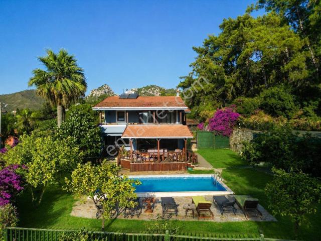 Marmaris Hisarönü 1,5 Dönüm İçinde Denize 800m Müstakil Villa