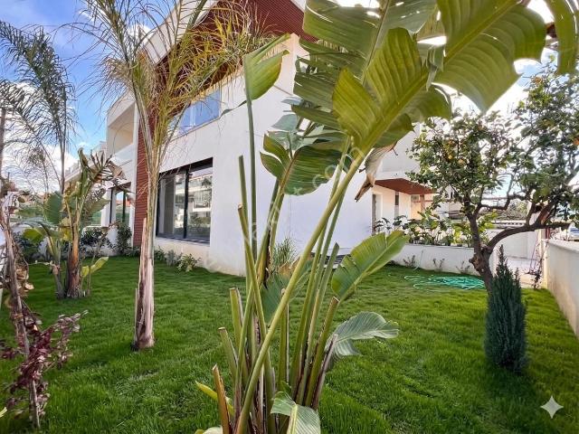 Marmaris Kemeraltı'da Satılık 4+1 Sıfır İkiz Müstakil Şık Villa