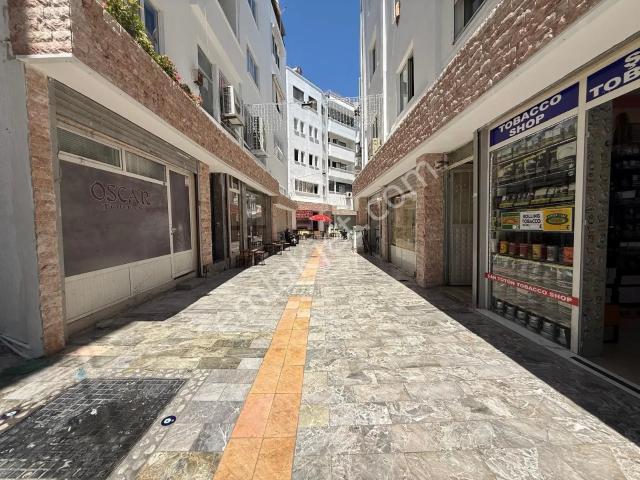 # Marmaris Kemeraltı'nda Çarşı İçinde | Kordona 100 M | 135 M² Geniş 3+1 | Tadilatla Değer Kazanacak