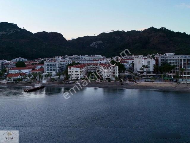 Marmaris Sitelerde Denize Sıfır, Özel Plajlı 1+1 Daire