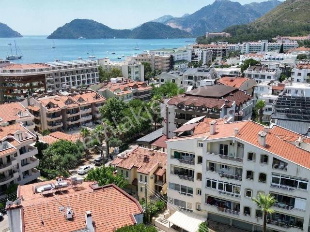 Marmaris Sitelerde Denize 300mt Asansörlü Satılık 4+1 Lüks Daire