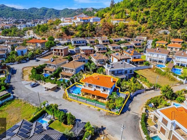 Marmaris'in En Prestijli Bölgesinde Satılık Lüks Villa