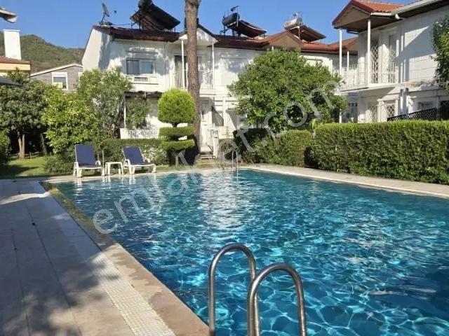 Marmaris'te Havuzlu Site İçerisinde Satılık Bitişik Müstakil 2+1