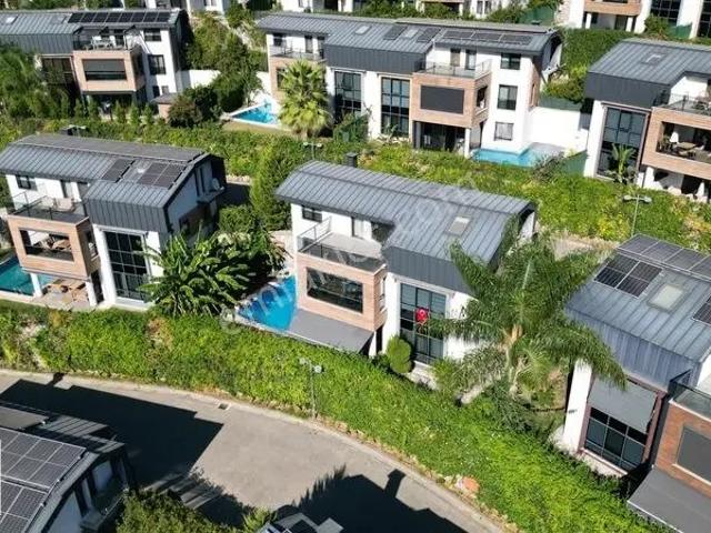Marmaris'te Satılık Özel Havuzlu Tam Müstakil 4+2 Lüks Villa