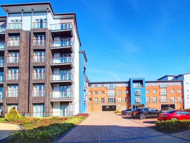 Marmion Court, Worsdell Drive. 2 bed penthouse to rent £1,550 pcm £358 pw