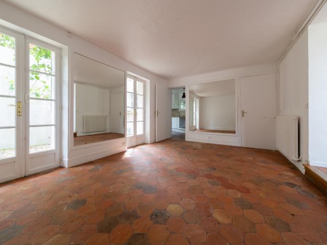 Marnes la coquette. Au coeur du village Maison ancienne de charme de 139 M2 3 chambres et jardin