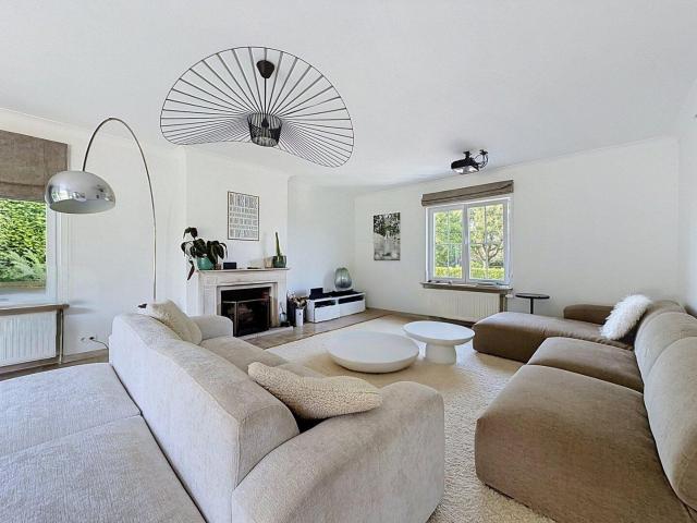 Marnix Neighborhood Villa, approx. 280 m², with garage and