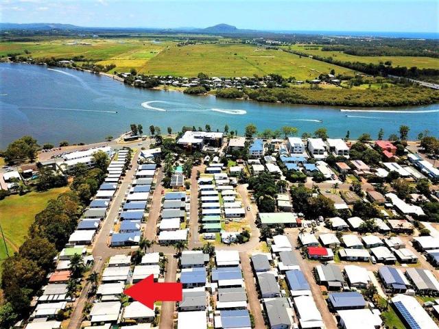 MAROOCHYDORE SMALL DOG, PET FRIENDLY MIDDLE OF SUNSHINE COAST BY THE MAROOCHY RIVER FOR OVER 50s MANUFACTURED HOME PARK