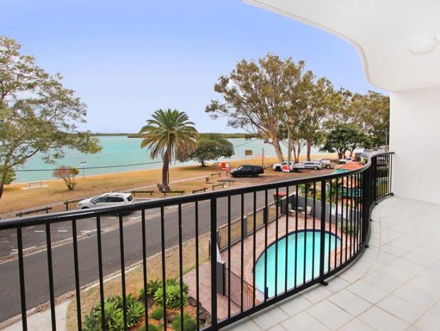 Maroochydore Waterfront Unit
