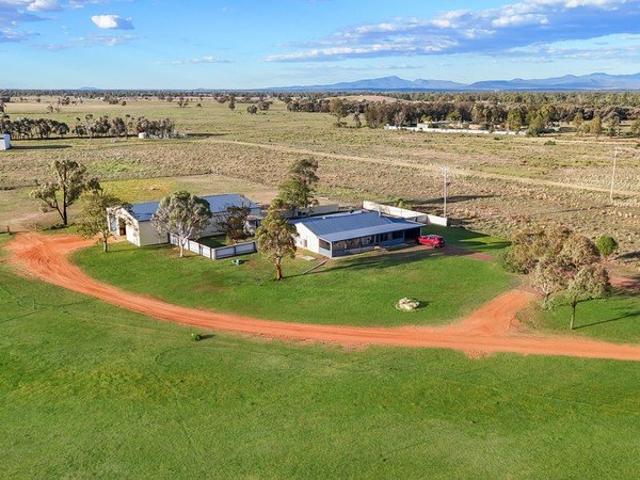 Marolindee Space, Sheds and Scenic Views A Complete Rural Lifestyle on the Outskirts of Narrabri