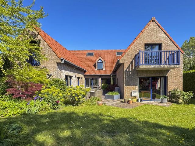 Marquette lez Lille — Maison individuelle à vendre 277,5m² 5 chambres Jardin paysagé Garage