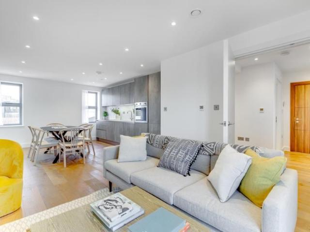 Marquis Court, Kings Cross NW1, 2 bed flat to rent, £3,600 pcm | PrimeLocation
