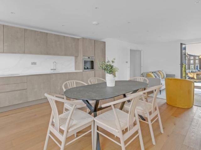 Marquis Road, London, NW1 3 bed flat to rent £3,950 pcm £912 pw