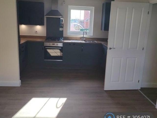 Marriott Road, Dudley, DY2 2 bed flat to rent £1,100 pcm £254 pw