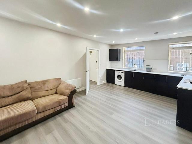 Marriotts Walk, Stowmarket, Suffolk. 1 bed flat to rent £850 pcm £196 pw