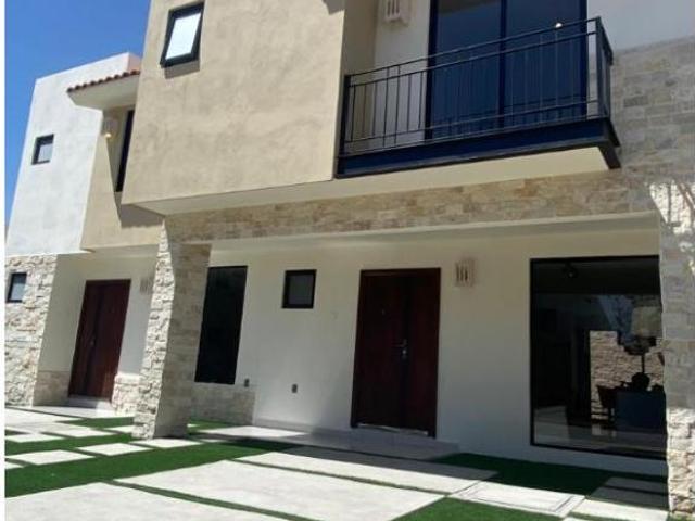 MARROKA RESIDENCIAL VENTA DE CASA MUY HERMOSA 3 RECAMARAS 2 BAÑOS 2 ESTACIONAMIENTO CON BALCON