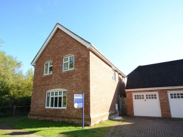 Marrow Meade, Fleet GU51, 4 bed detached house to rent, £2,550 pcm | PrimeLocation