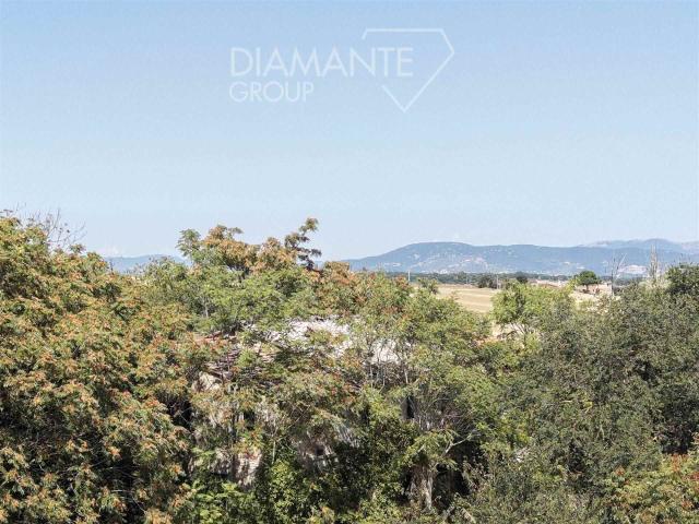 Marsciano PG: Casale dei primi del '900 sviluppato su due. 520m² Marsciano